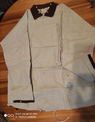Chubasquero Ejercito de Tierra de segunda mano por 8 EUR en Cabanillas de  la Sierra en WALLAPOP