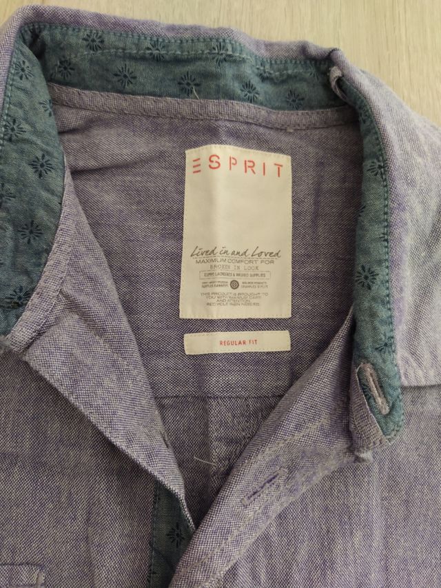 Camisa azul lisa y camisa de cuadros