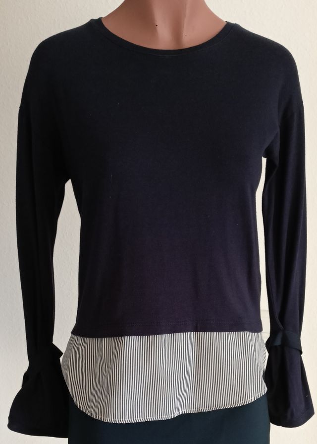 Camiseta camisa con hebilla en mangas