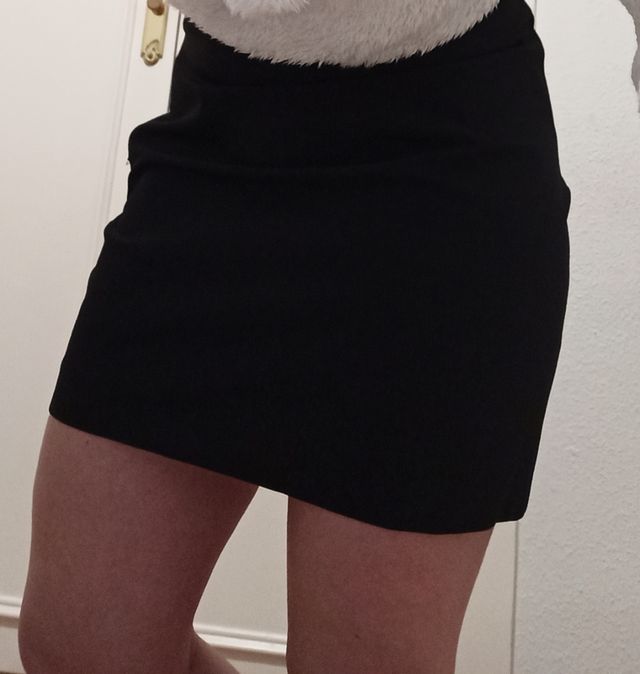 Falda negra Zara