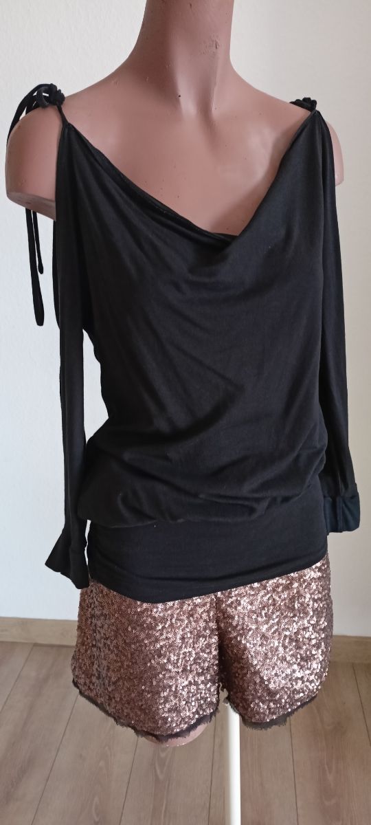 CAMISETA MANGAS ESPECIALES ABIERTAS.