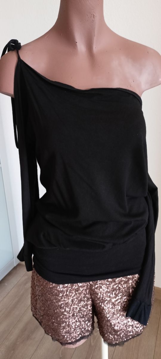 CAMISETA MANGAS ESPECIALES ABIERTAS.