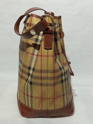 Clásico bolso BURBERRY de segunda mano por 185 EUR en Torrejón de la  Calzada en WALLAPOP