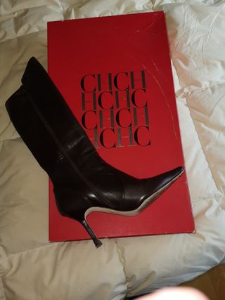 BOTAS ALTAS DE CAROLINA HERRERA de segunda mano por 75 EUR en Alcorcón en  WALLAPOP