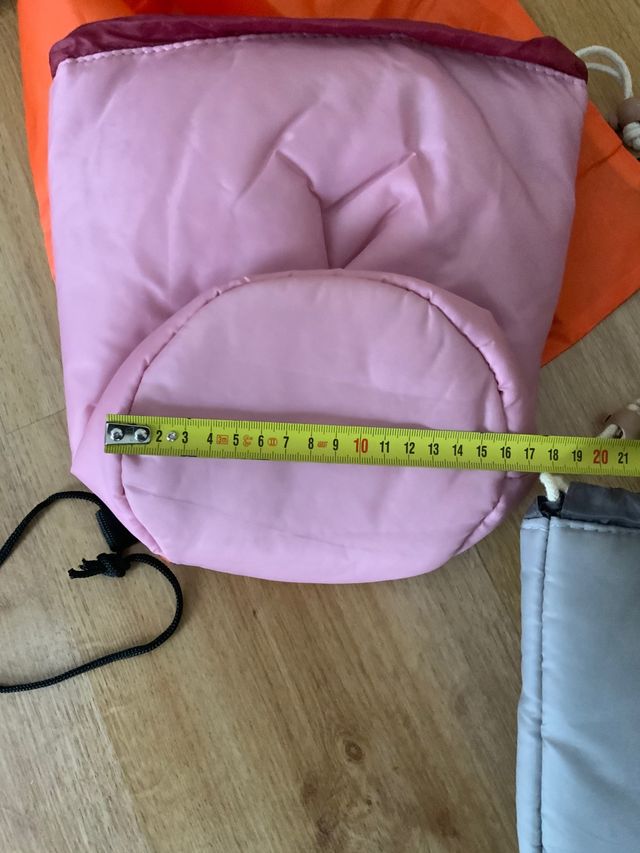 Dos neceseres viaje y una bolsa mochila