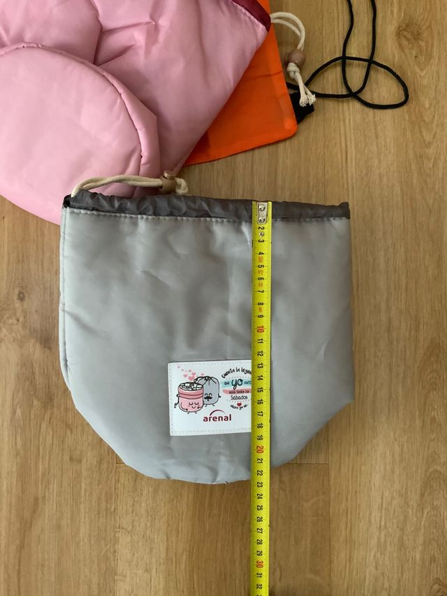 Dos neceseres viaje y una bolsa mochila