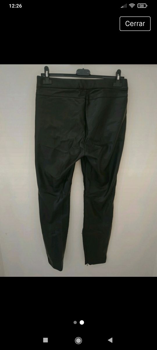 pantalón polipiel Zara