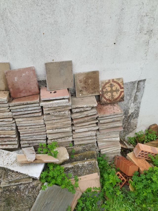 Losas hidráulicas recuperadas de segunda mano por 90 € en Sevilla en