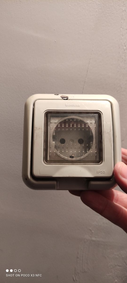 Enchufe de exterior de segunda mano por 5 € en Zaragoza en WALLAPOP