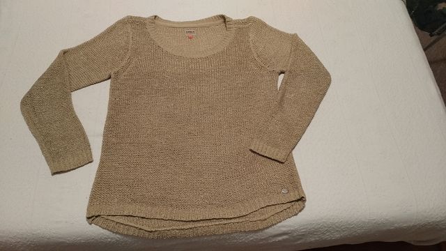 Maglione in maglia beige. Solo