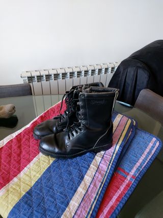 Botas militares de segunda mano por 19 EUR en Catral en WALLAPOP