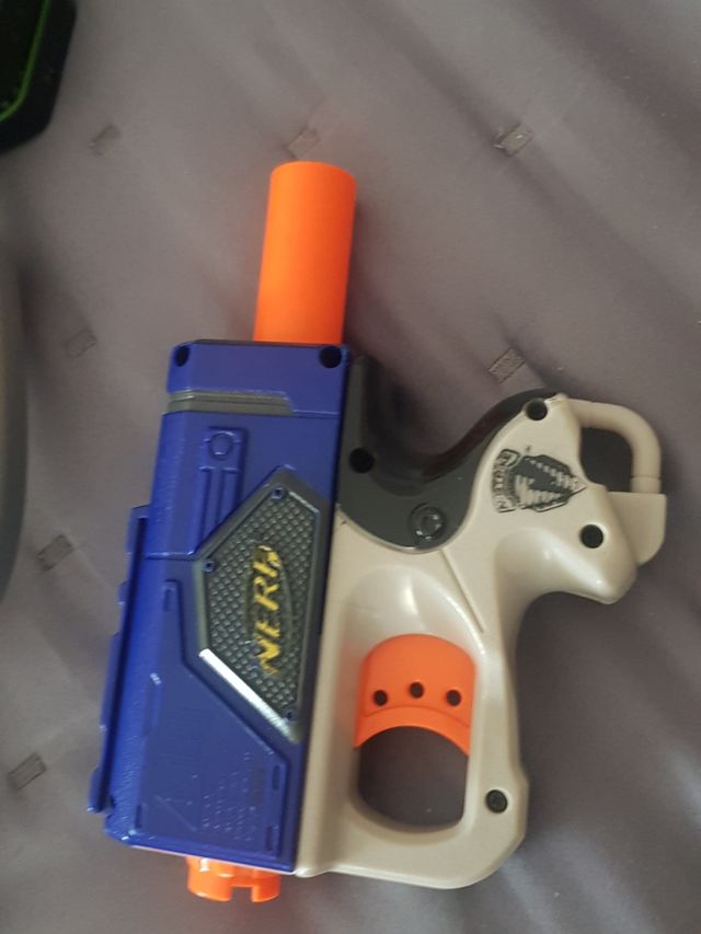 NERF lanzadardos Slingfire zombie