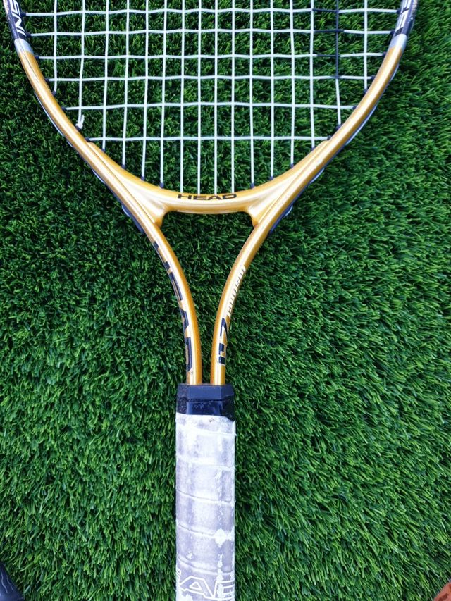 Raquetas a 10€. la roja está vendida.