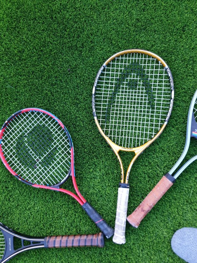Raquetas a 10€. la roja está vendida.