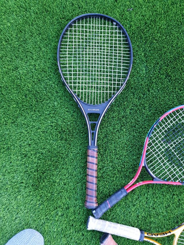 Raquetas a 10€. la roja está vendida.