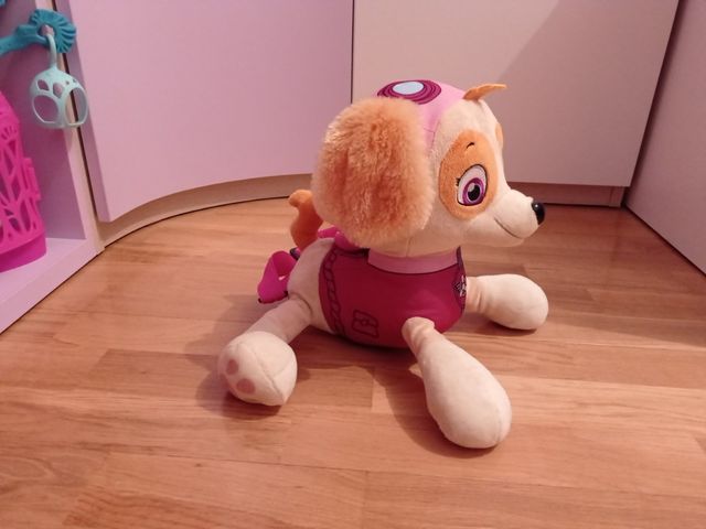 peluche mochila de la perrita skye