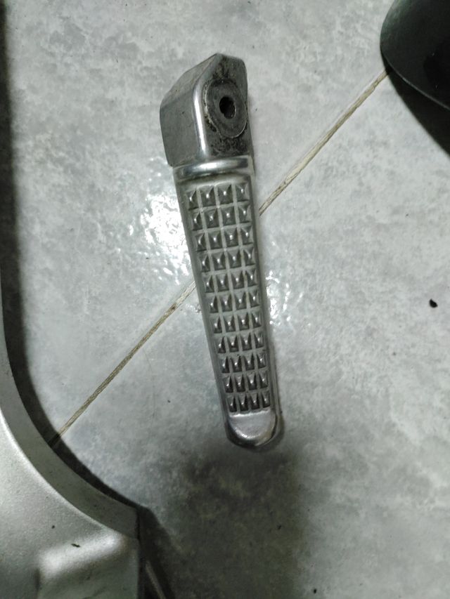 Soporte estribo pasajero VFR 800