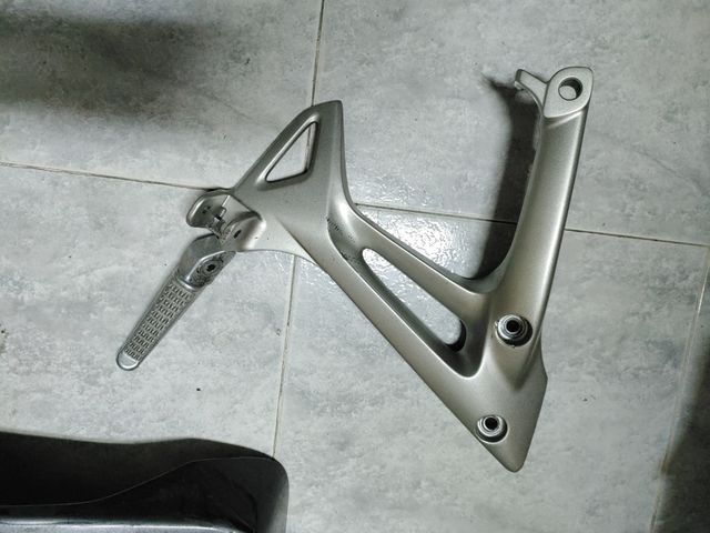Soporte estribo pasajero VFR 800