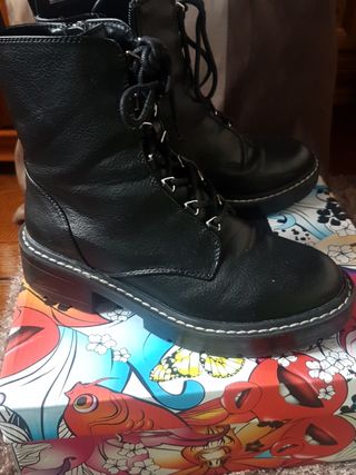 Botin piel acordonado de segunda mano por 20 EUR en Gijón en WALLAPOP