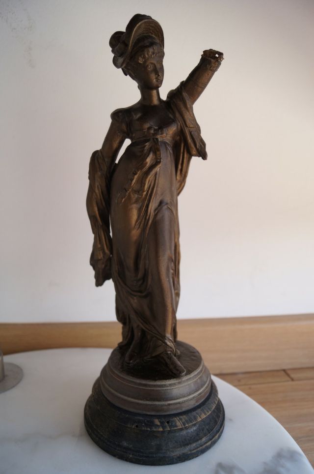 Escultura Romanticismo 36 cm x 12 cm