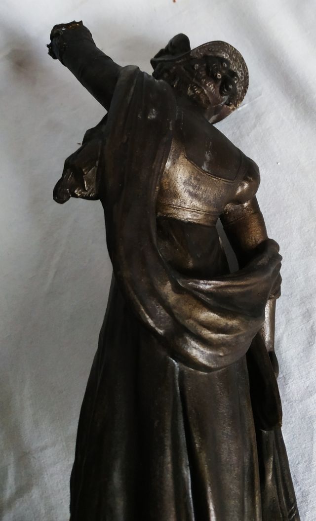 Escultura Romanticismo 36 cm x 12 cm