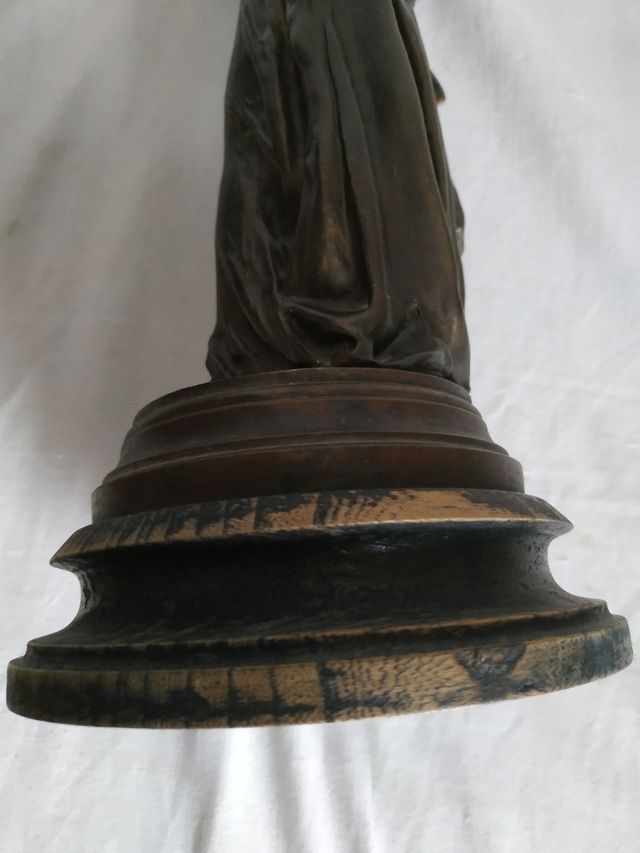 Escultura Romanticismo 36 cm x 12 cm