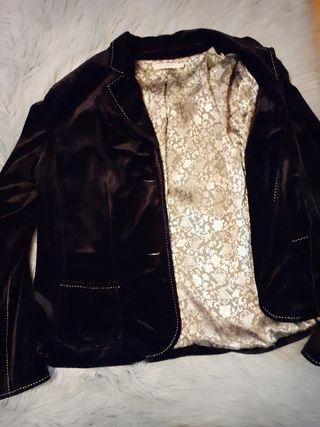 Conjunto falda, chaqueta y cinturón talla 46 de segunda mano por 20 EUR en  Durango en WALLAPOP