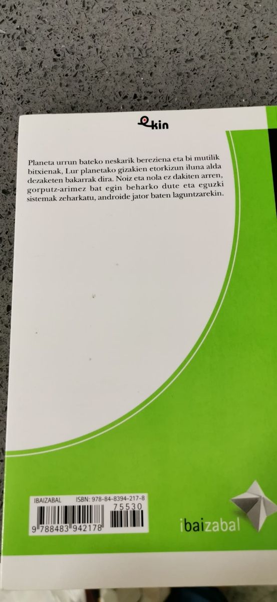 Neska-mutil bereziak IMPECABLE