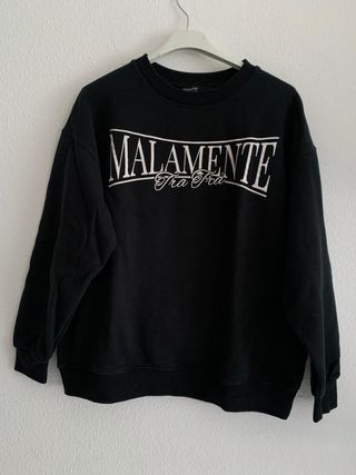 Sudadera Malamente Pull and Bear de segunda mano por 7 EUR en Alicante en  WALLAPOP