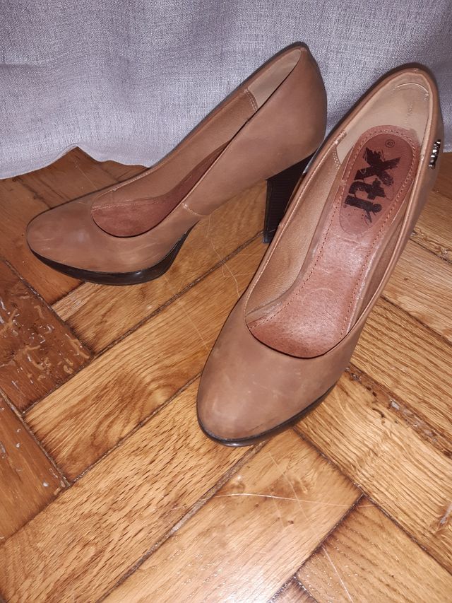 Salones de tacón y plataforma, color camel