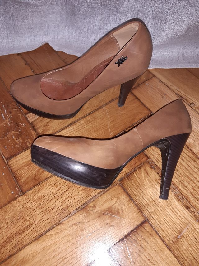 Salones de tacón y plataforma, color camel