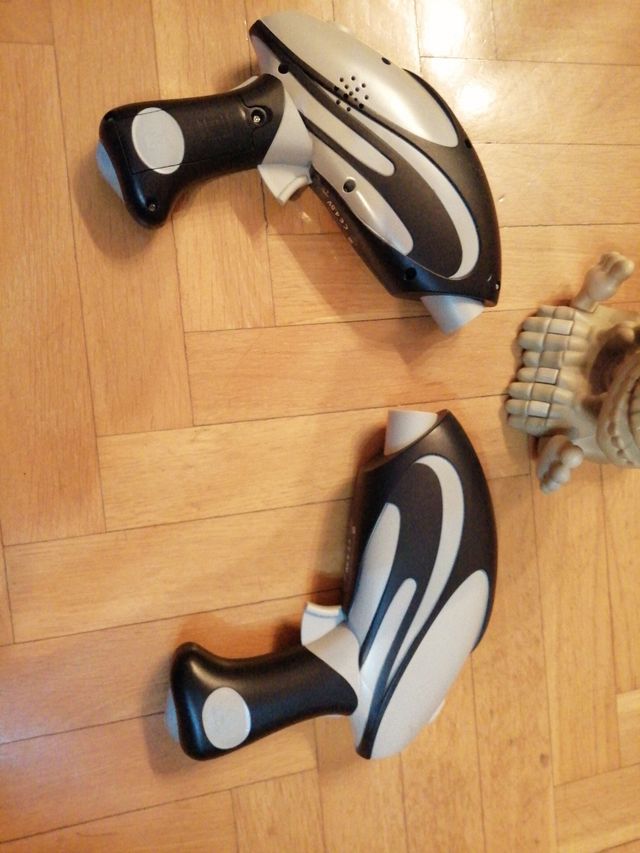 CAZA FANTASMAS CON 2 PISTOLAS