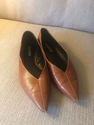 Zapato plano de punta Mango de segunda mano por 6 EUR en Madrid en WALLAPOP