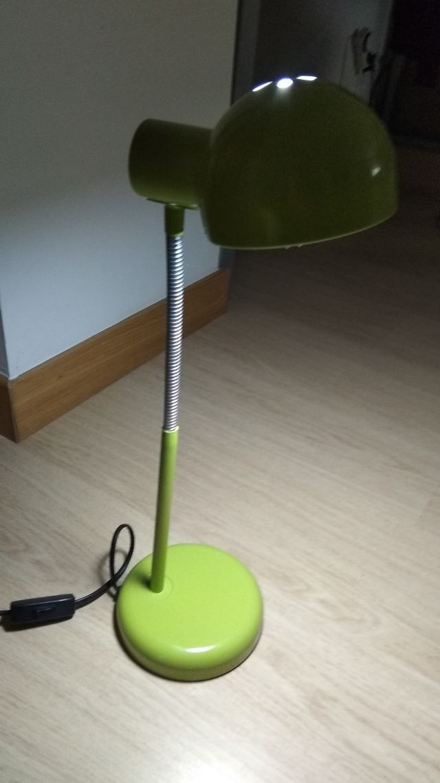 Lampara de escritorio.