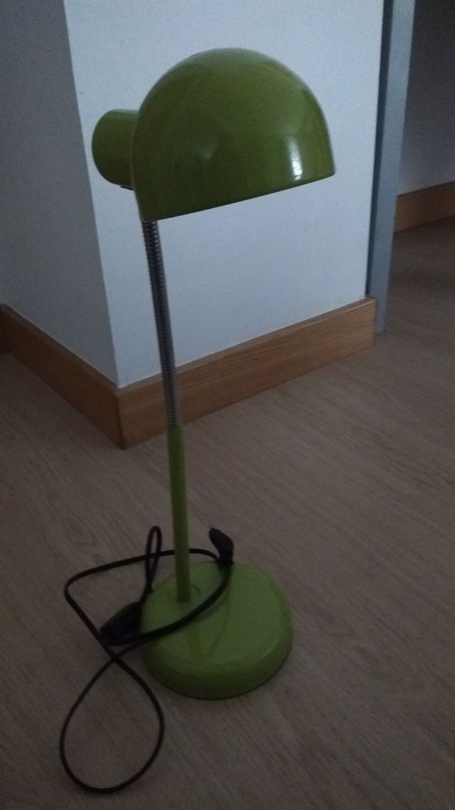 Lampara de escritorio.