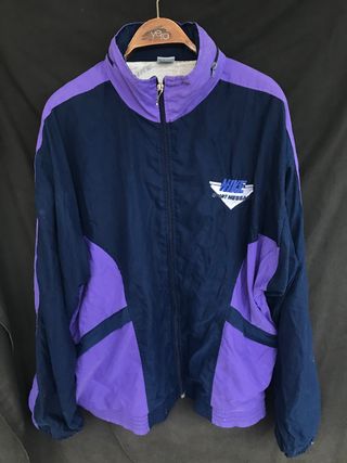 VINTAGE chaqueta NIKE SPORT MESSAGE talla L de segunda mano por 30 EUR en  Alicante en WALLAPOP