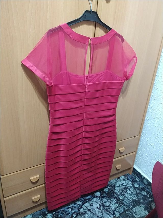 Vestido color rosa fucsia sintesis