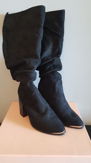 Botas altas de tacón marca Menbur. de segunda mano por 25 EUR en León en  WALLAPOP