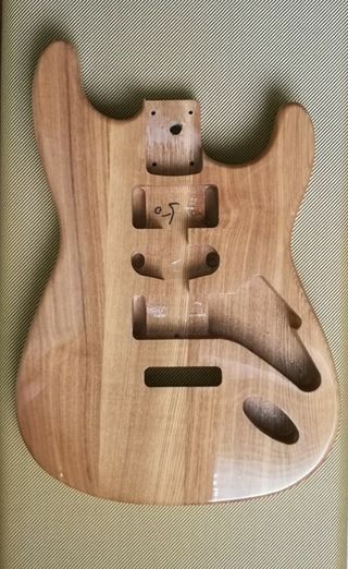 Cuerpo guitarra eléctrica, tipo stratocaster de segunda mano por 45 EUR en  Villar en WALLAPOP