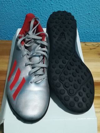 Botas fútbol niño\\/a adidas X19.4 Turf de segunda mano por 6 EUR en Sevilla  en WALLAPOP