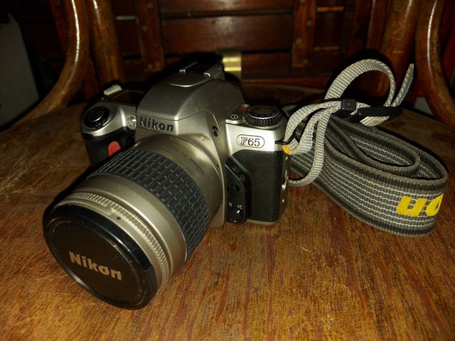 Cámara reflex Nikon F65, Nikkor 28-80mm