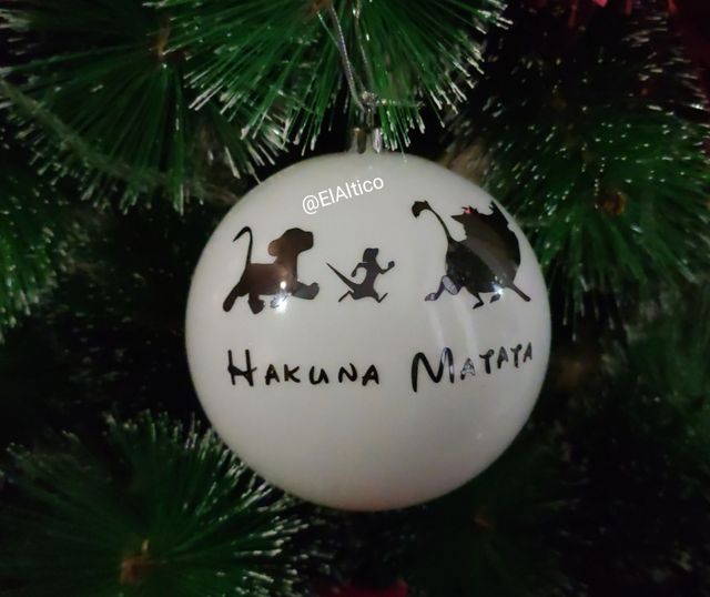 Bola de Navidad, de Hakuna Matata.