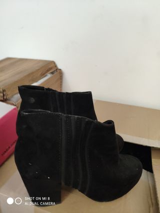 Botines ante de Esfera . de segunda mano por 5 EUR en Alcantarilla en  WALLAPOP