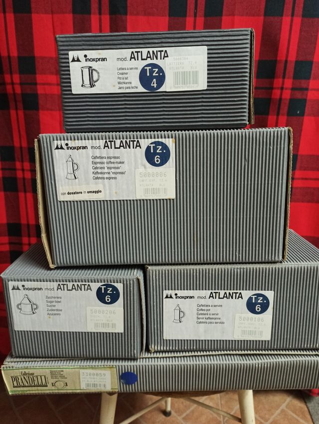 Juego de café en acero inoxidable.