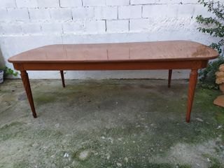 Mesa comedor ovalada de segunda mano en Madrid en WALLAPOP