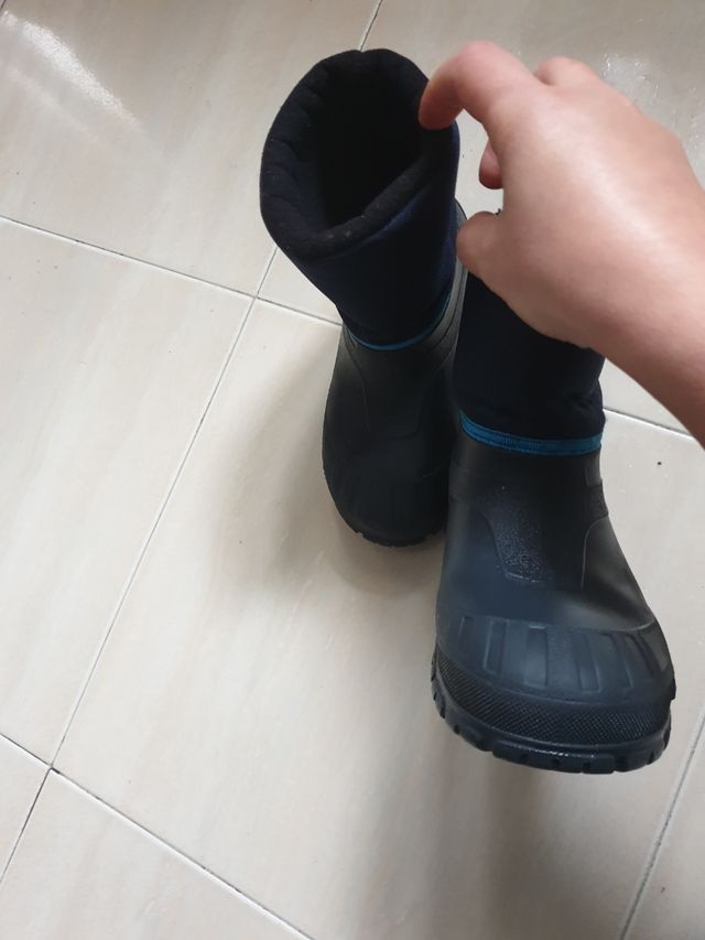 botas quechua de segunda mano por 5 EUR en VitoriaGasteiz en WALLAPOP