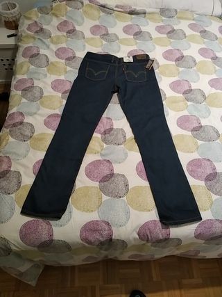 Vaqueros Levis 628 Slim fit mujer 33\\/34 sin usar de segunda mano por 30  EUR en Tres Cantos en WALLAPOP