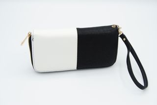 BOLSO DE MANO BLANCO Y NEGRO EN PIEL DE MUJER de segunda mano por 12,5 EUR  en Vilanova del Vallès en WALLAPOP