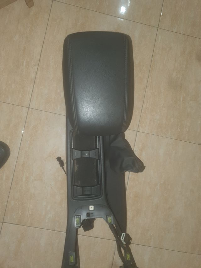 consola reposabrabrazos ford focus mk3 2015