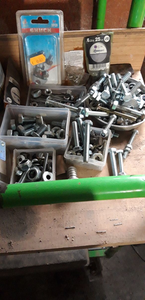 tornillos varios tamaños.se hacen lotes